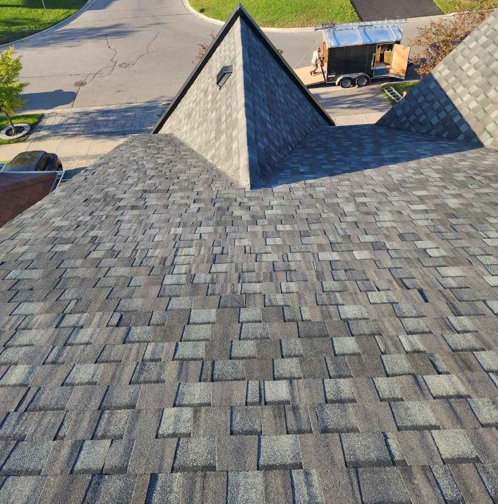 New roof shingles installed in Markham