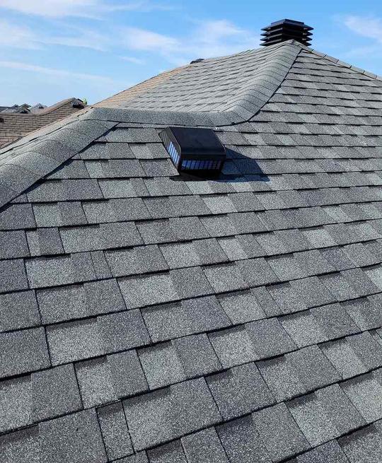 New laminated asphalt roof shingles on a home in Newmarket